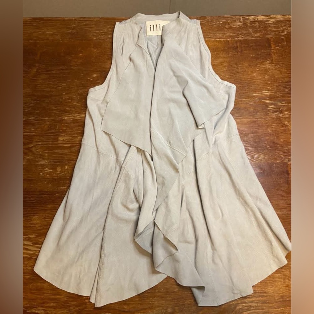 Illia Light Gray Drape Top size 2/small‎ - Picture 6 of 10